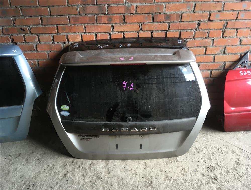 дверь багажника на subaru forester. крышка багажника subaru dios. крышка багажника subaru forester s13. задняя крышка багажника субару форестер 2008. Subaru forester багажная дверь.